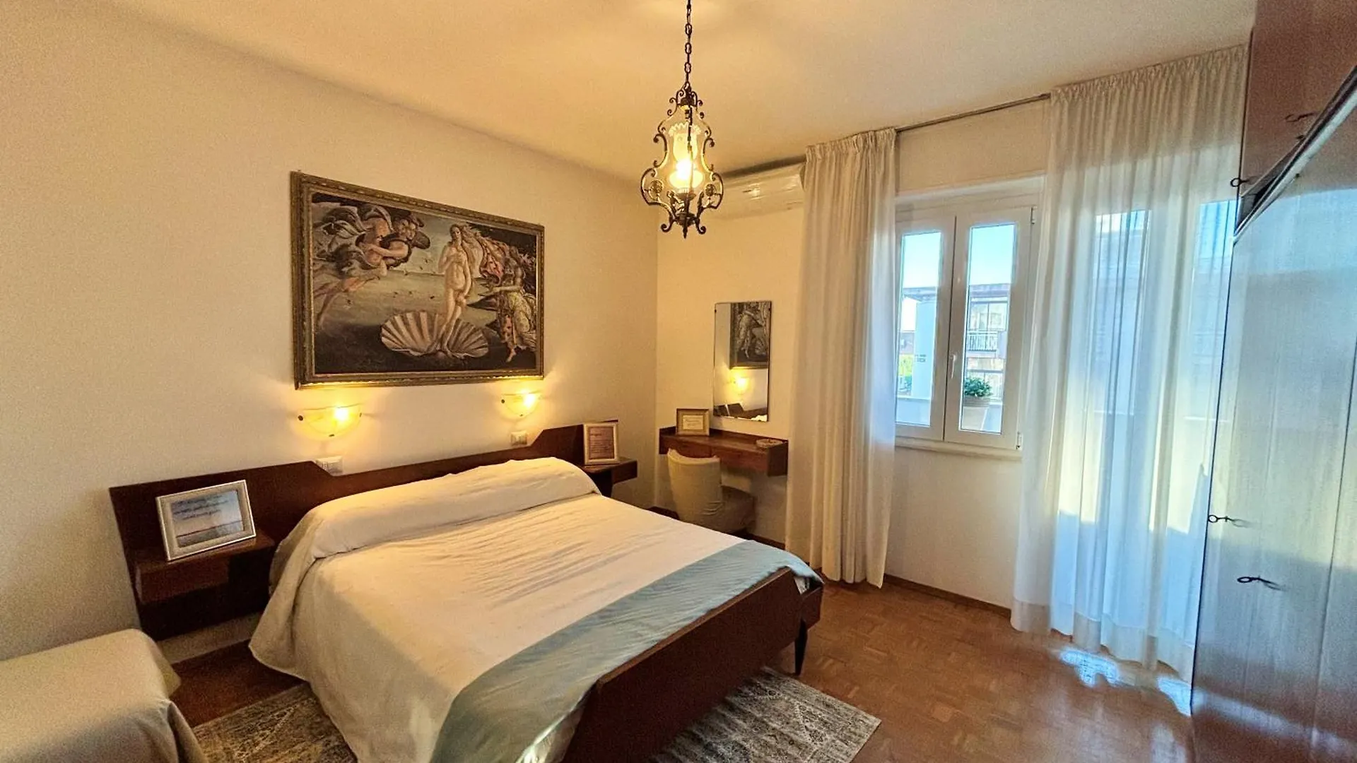 Appartamento Aria Di Mare Su Viale Ceccarini 리치오네 0*,  이탈리아