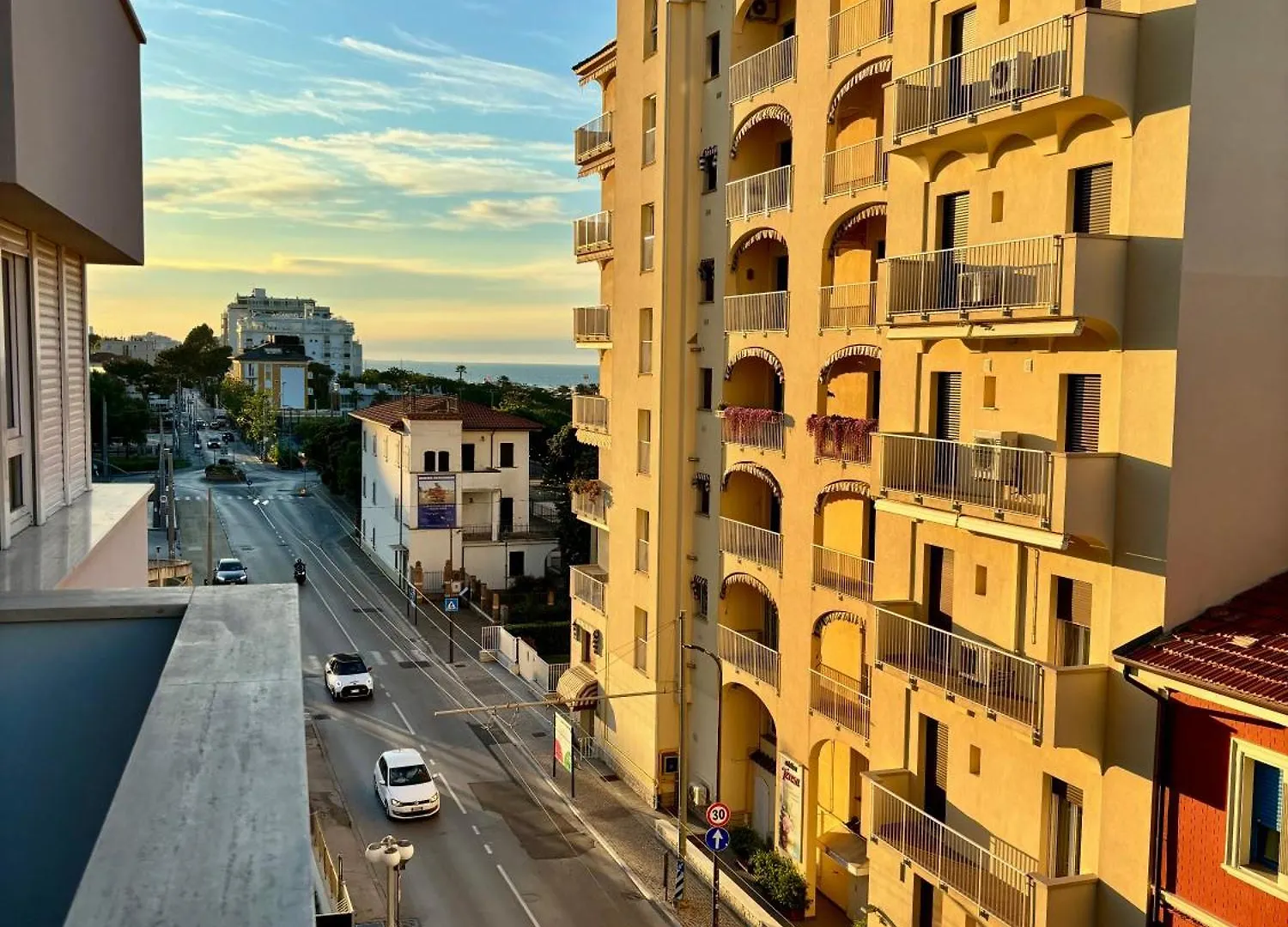 Appartamento Aria Di Mare Su Viale Ceccarini 리치오네