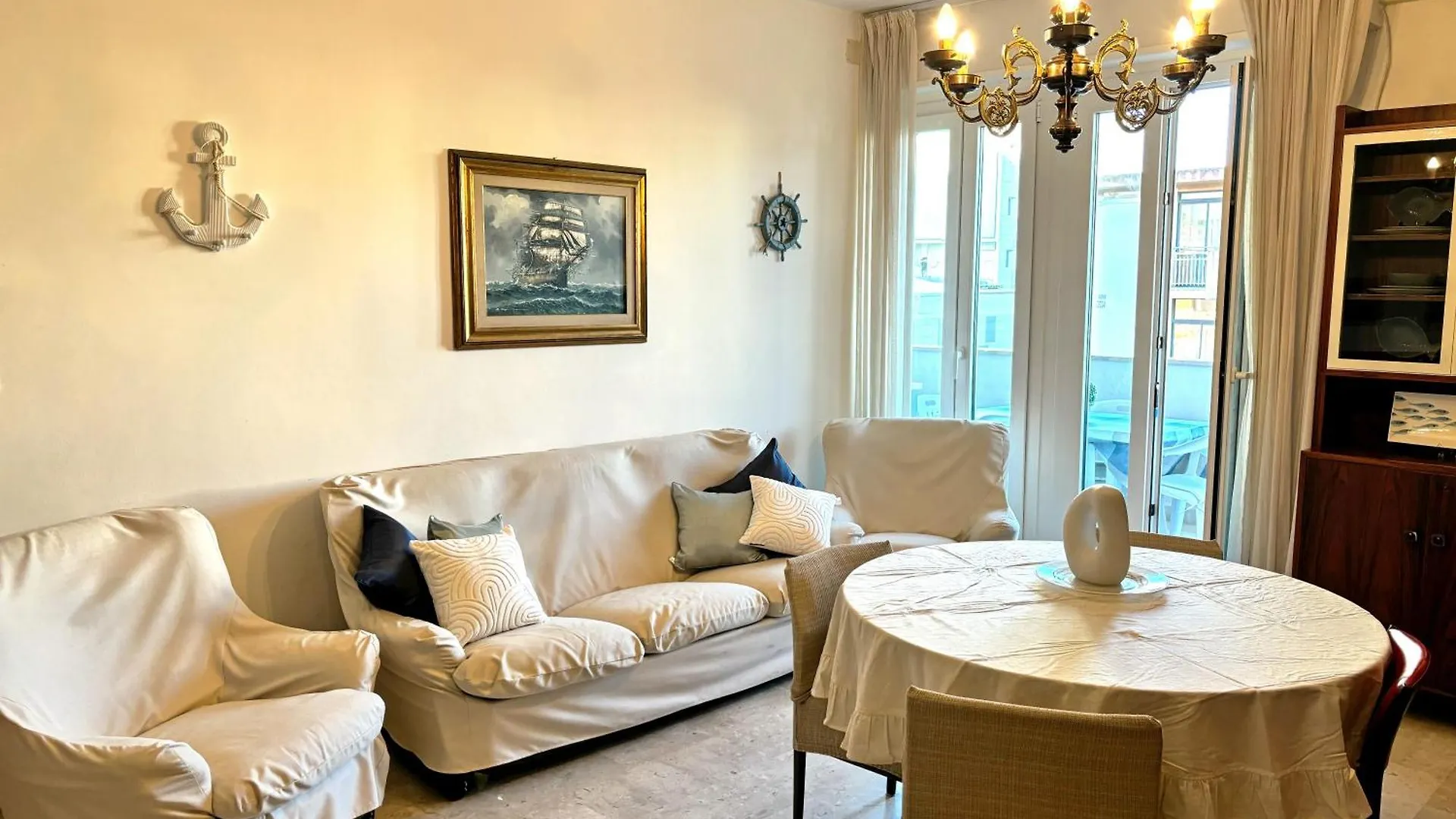 Appartamento Aria Di Mare Su Viale Ceccarini 리치오네